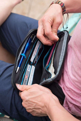 Saszetka biodrowa z ochroną RFID LIFEVENTURE RECYCLED RFID TRAVEL BELT POUCH