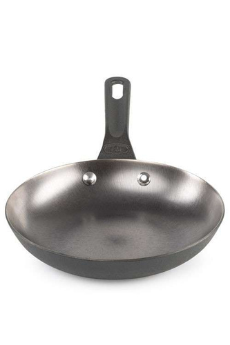 Patelnia żeliwna GSI OUTDOORS GUIDECAST 8 INCH FRYING PAN
