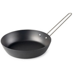 Patelnia turystyczna ze stali węglowej GSI OUTDOORS CARBON STEEL 10" FRYPAN