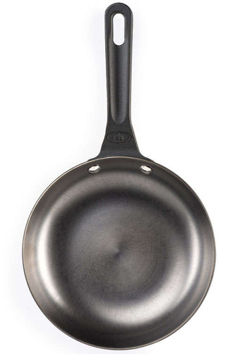 Patelnia żeliwna GSI OUTDOORS GUIDECAST 8 INCH FRYING PAN