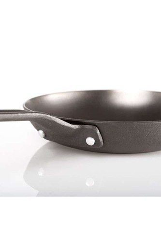 Patelnia żeliwna GSI OUTDOORS GUIDECAST 8 INCH FRYING PAN