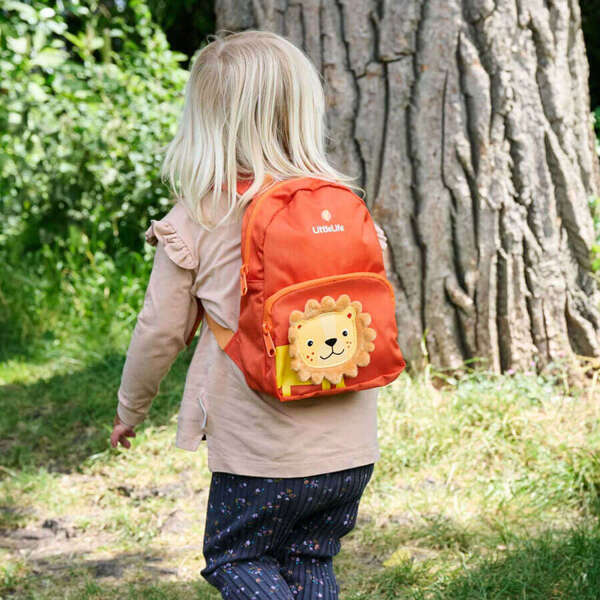 Plecak dla dzieci ze smyczą LITTLELIFE FRIENDLY FACES TODDLER BACKPACK 2L | Lion